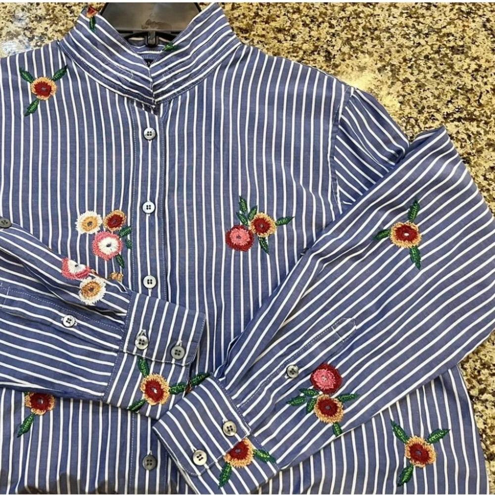 “Like New” Beautiful John Mark floral embroidered top.  ONLY WORN ONCE!